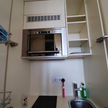 Sharing Studio Apartment With Me München Exteriör bild