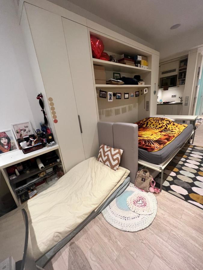 Sharing Studio Apartment With Me München Exteriör bild